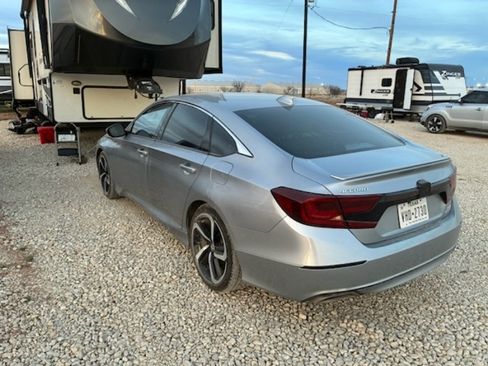 Used 2018 Honda Accord Sport image 3