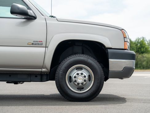 Used 2005 Chevrolet Silverado 3500 LT w/ Heavy-Duty Power Package image 12