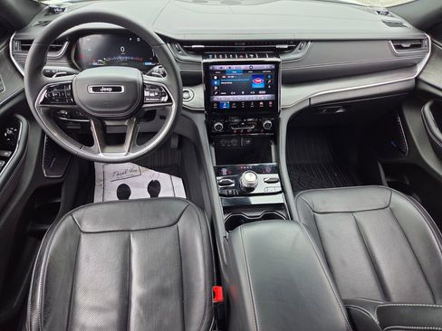 Used 2023 Jeep Grand Cherokee Overland image 9