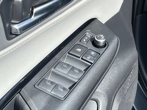 Used 2024 Toyota Venza LE image 25