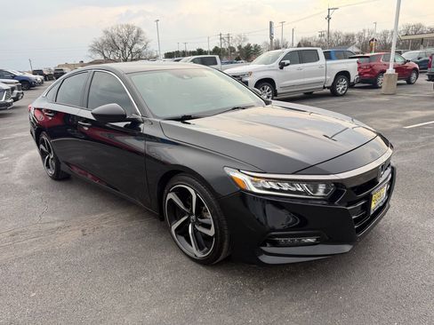 Used 2018 Honda Accord Sport image 7