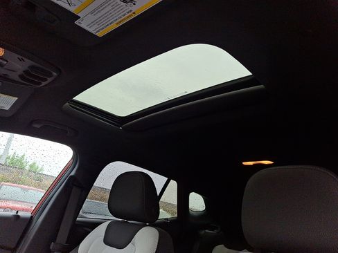 Certified 2024 Chevrolet Trax RS w/ Sunroof Package FWD image 14
