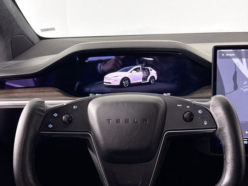 Used 2023 Tesla Model X image 25