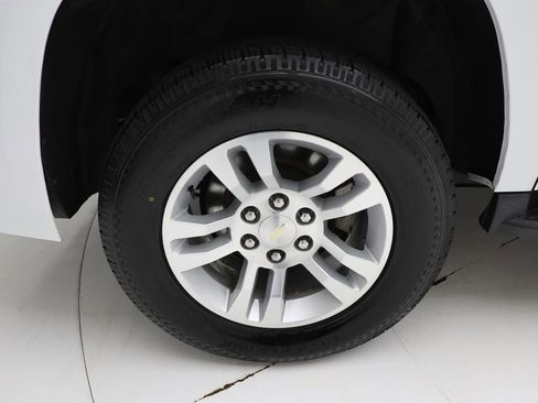 Used 2020 Chevrolet Suburban LT image 10