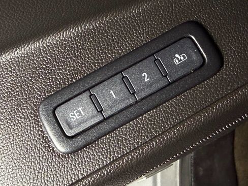 Used 2018 Chevrolet Tahoe Premier AWD/4WD image 34