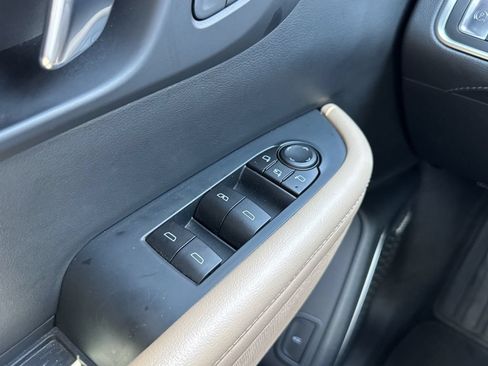 Used 2025 Buick Enclave Preferred FWD image 33