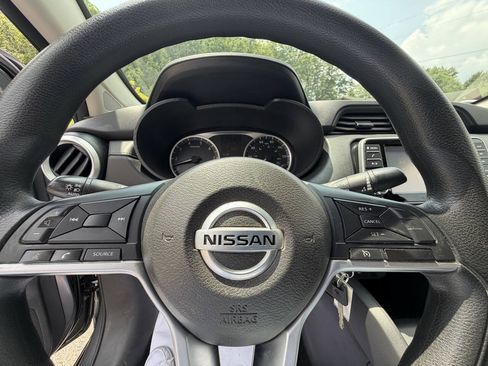 Used 2022 Nissan Versa S FWD image 16