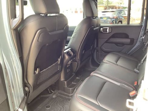 Used 2024 Jeep Wrangler Unlimited Rubicon AWD/4WD image 25