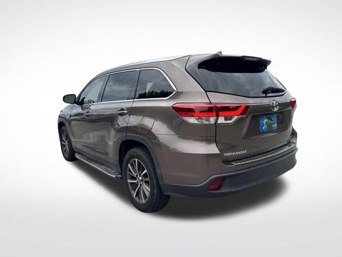Used 2019 Toyota Highlander XLE FWD image 6