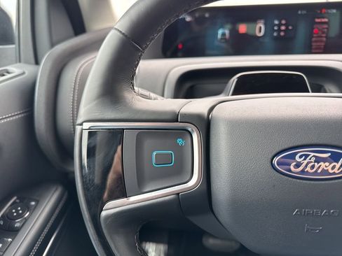 Used 2025 Ford Expedition Max Platinum image 17