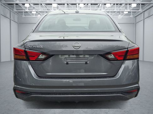 Used 2025 Nissan Altima 2.5 SV FWD image 4