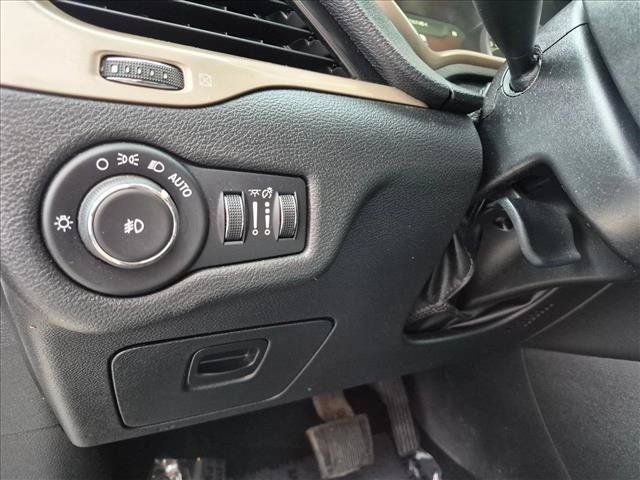 Used 2017 Jeep Cherokee High Altitude AWD/4WD image 21