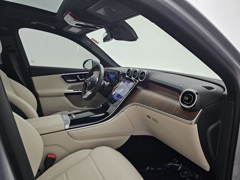Certified 2025 Mercedes-Benz GLC 300 4MATIC w/ Driver Assistance Package image 15