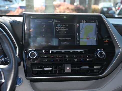 Used 2021 Toyota Highlander Platinum image 19