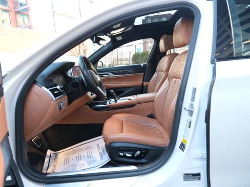 Used 2020 BMW 750i xDrive w/ Executive Package image 17