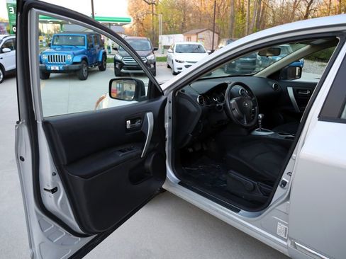 Used 2014 Nissan Rogue S image 9