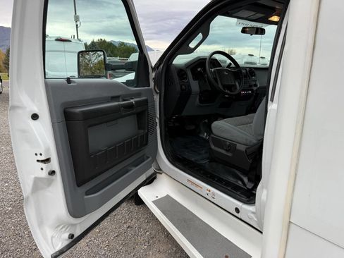 Used 2014 Ford F550 4X2 2dr Regular Cab 140.8 200. image 16