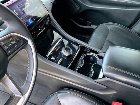 Used 2023 Jeep Grand Cherokee Limited image 14