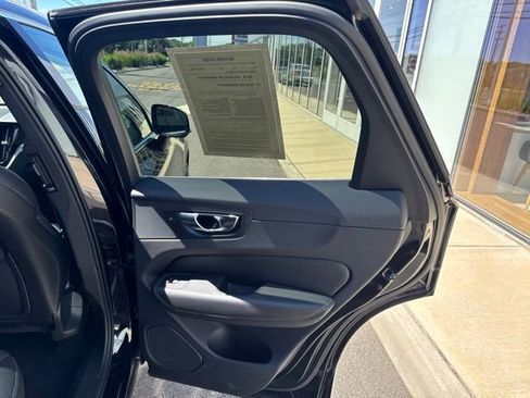 Used 2022 Volvo XC60 B6 Inscription w/ Climate Package AWD/4WD image 12