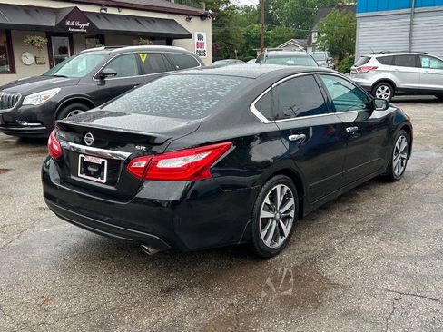 Used 2016 Nissan Altima 2.5 SR w/ LED Appearance Package FWD image 12