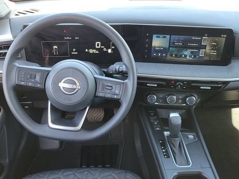 Used 2025 Nissan Kicks SV AWD/4WD image 9