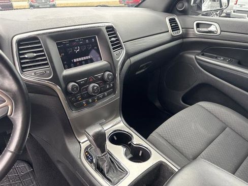 Used 2019 Jeep Grand Cherokee Laredo image 12