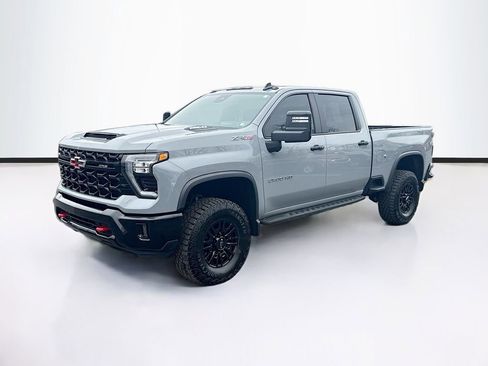 Used 2024 Chevrolet Silverado 2500 ZR2 w/ Technology Package AWD/4WD image 3