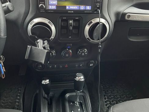 Used 2018 Jeep Wrangler Unlimited Sahara w/ Trailer Tow Group AWD/4WD image 12