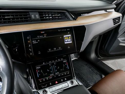 Certified 2024 Audi Q8 e-tron Prestige image 13