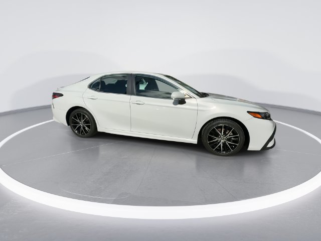 Used 2022 Toyota Camry SE w/ Convenience Package FWD image 2
