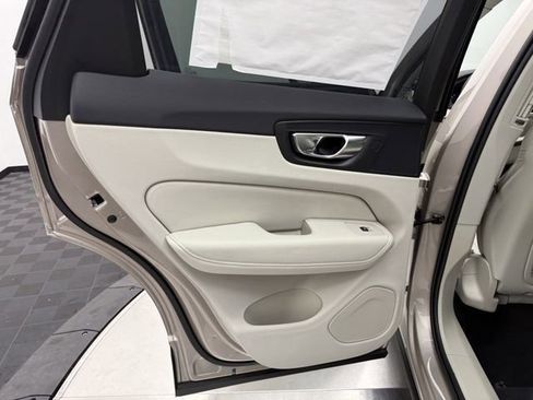 New 2026 Volvo XC60 B5 Ultra w/ Protection Package Premier AWD/4WD image 8