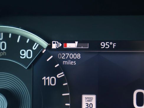 Used 2023 Land Rover Defender 110 X-Dynamic SE image 31