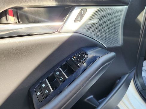 Used 2021 MAZDA MAZDA3 s image 23