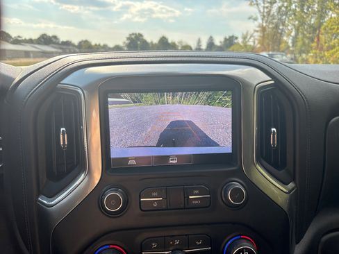 Used 2022 Chevrolet Silverado 1500 LT Trail Boss w/ LT Trail Boss Premium Package image 47