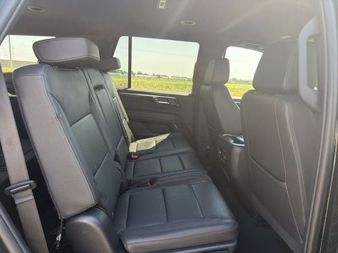 Used 2025 Chevrolet Tahoe LT RWD image 17