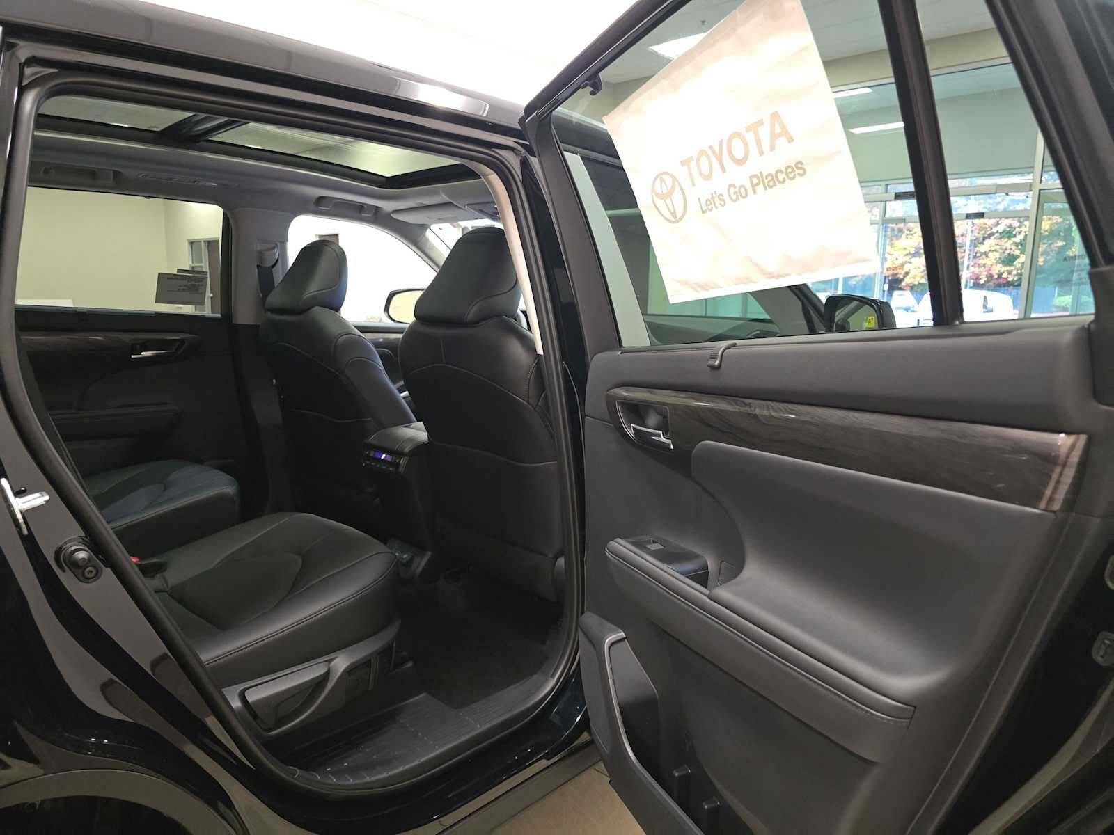 New 2026 Toyota Highlander Platinum AWD/4WD image 26
