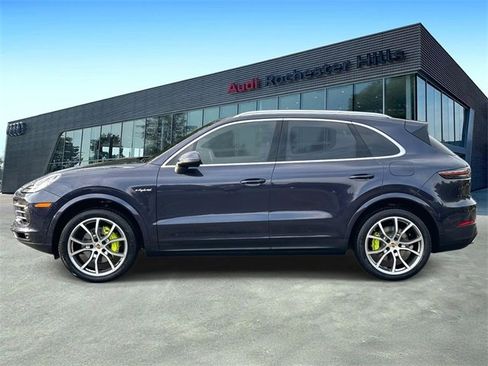 Used 2019 Porsche Cayenne E-Hybrid image 2