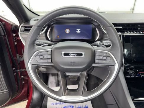 Used 2023 Jeep Grand Cherokee Altitude image 16