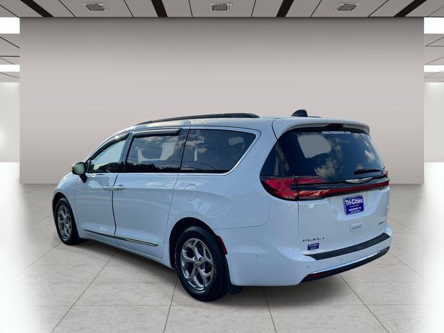 Used 2023 Chrysler Pacifica Limited FWD image 6