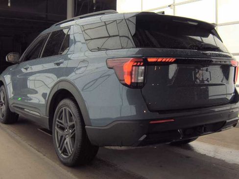 Used 2025 Ford Explorer ST-Line w/ Premium Package image 7