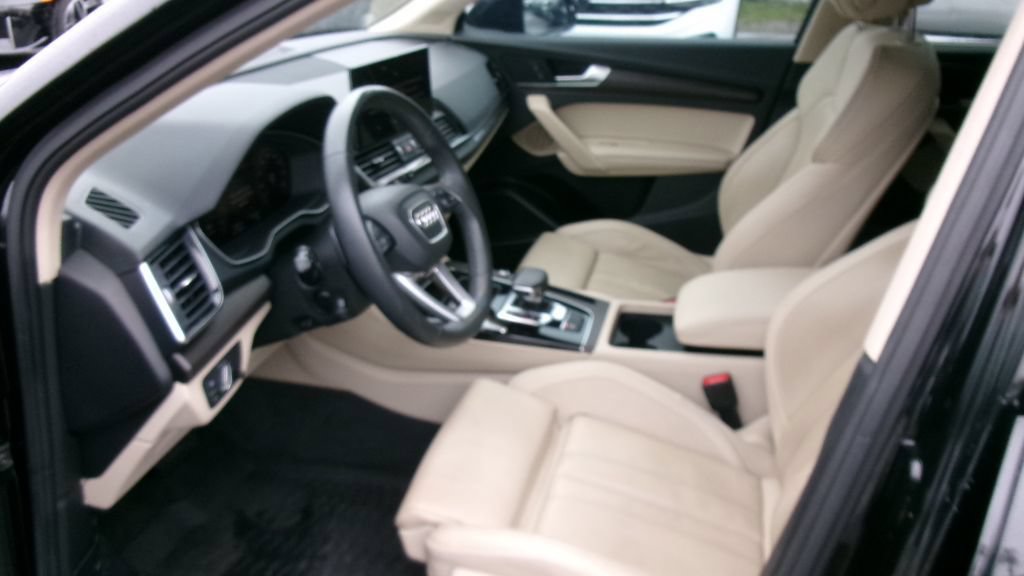 Used 2023 Audi Q5 2.0T Premium Plus w/ Premium Plus Package AWD/4WD image 7