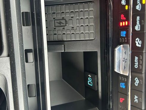 New 2026 Ford F250 Lariat w/ Black Appearance Package image 32