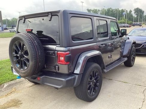 Used 2022 Jeep Wrangler Unlimited Sahara w/ Cold Weather Group AWD/4WD image 12