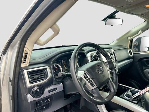Used 2017 Nissan Titan PRO-4X AWD/4WD image 6