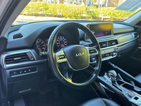 Used 2022 Kia Telluride S image 4