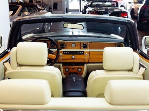 Used 2011 Rolls-Royce Phantom Drophead Coupe image 31