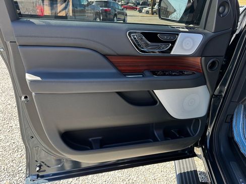 Used 2024 Lincoln Navigator L Reserve image 18