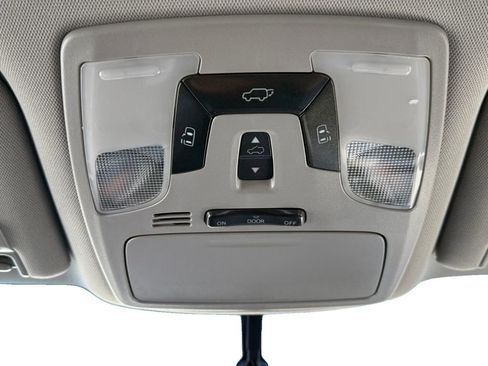 Used 2015 Toyota Sienna XLE w/ XLE Navigation Package image 19