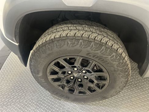 Used 2024 Chevrolet Colorado Trail Boss w/ Technology Package image 10