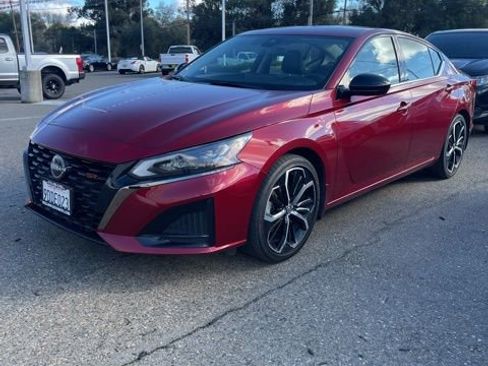 Used 2023 Nissan Altima 2.5 SR w/ SR Premium Package image 4